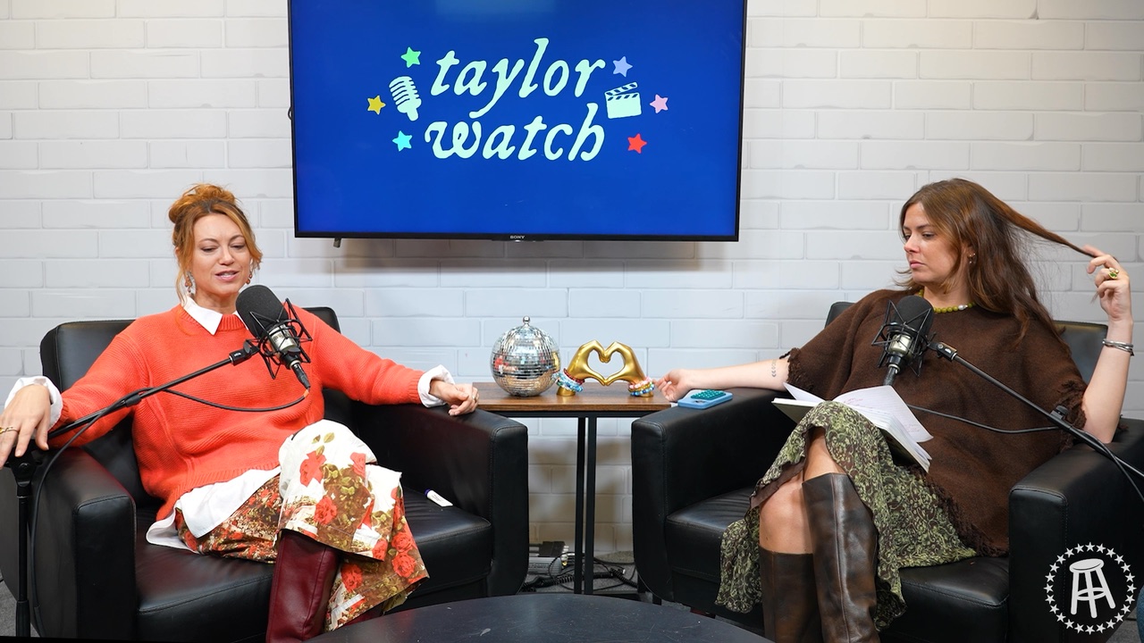 Taylor Swift Makes A Surprise Appearance on SNL | Episode 265